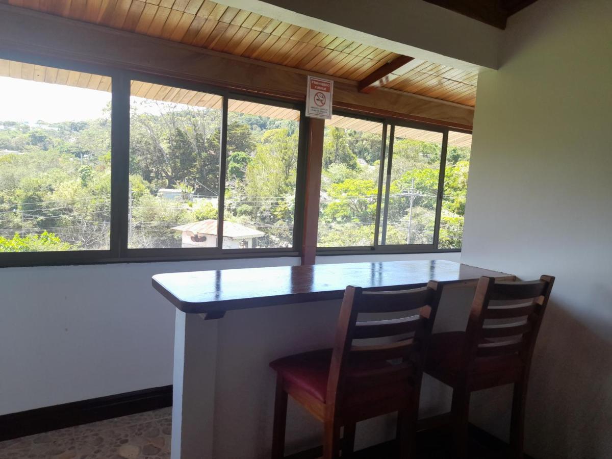 Alisson Hotel Y Restaurant Monteverde 외부 사진